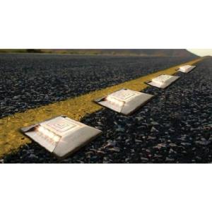 عيون قطط عاكسة (مسامير طريق)